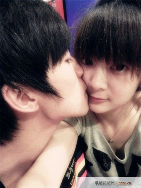 《兔兔》词：张志鹏/曲：张朱论/唱：陈德昌